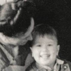 HD_Kind-auf-Schoss_1500px